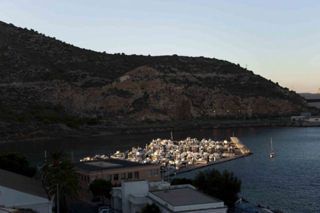 El Puerto cede instalaciones a Educación para ciclos formativos de buceo y actividades acuáticas