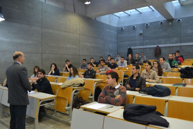 Medio centenar de estudiantes de la UPCT participan en las pruebas por una beca en MTorres