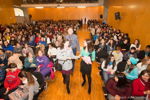 Heinz Delam abre los encuentros del premio Hache 2015