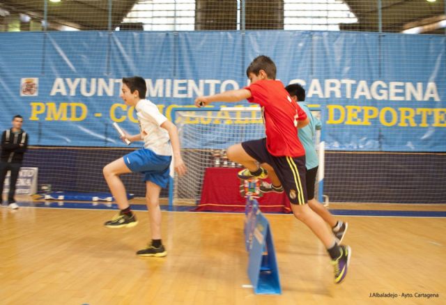 Los alevines miden sus fuerzas Jugando al Atletismo