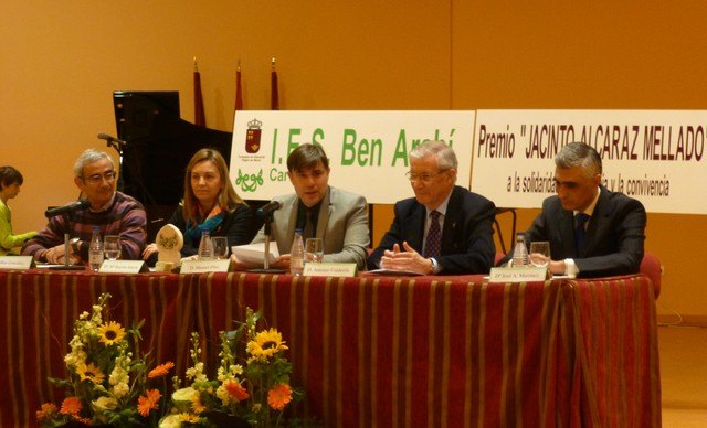 El IES Ben Arabí otorga el premio Jacinto Alcaraz a la asociación Canvi-Cartagena