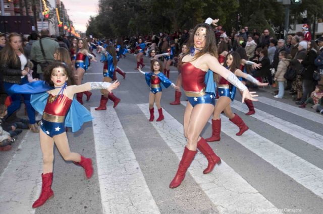 Fantasía y color protagonizaron el gran Desfile de Carnaval