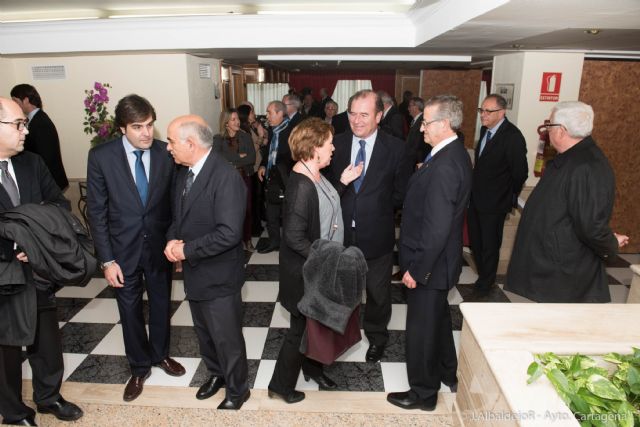 Alberto Garre y Pilar Barreiro mantienen un encuentro con empresarios de COEC