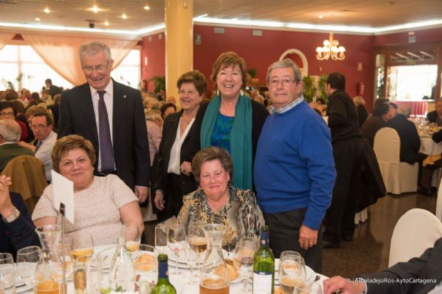 Los mayores del municipio también celebraron el amor