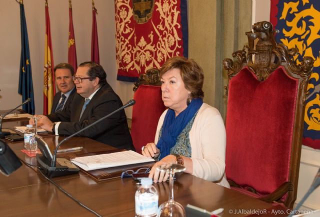 Cuatro horas y media de pleno para tratar mociones, ruegos y preguntas