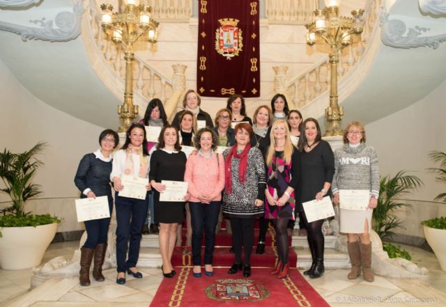 Dos alumnas del Curso de Limpieza Hospitalaria consiguen empleo en el Santa Lucía