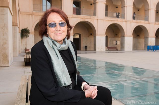 Rosa RegÃ s, segunda nominada al Premio Mandarache 2015