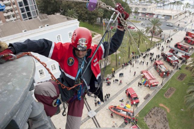 Demostraciones de Bomberos el sábado ante el Palacio Consistorial para celebrar a su patrón