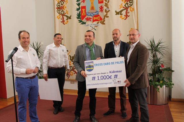 El Cross de Cabo de Palos reparte 4.000 euros entre asociaciones benéficas