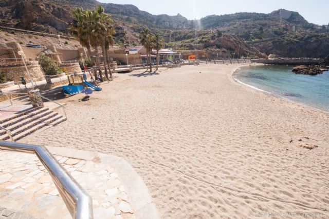 El IMSEL procederá la semana que viene a regenerar la línea de playa de Cala Cortina con vistas al puente de San José