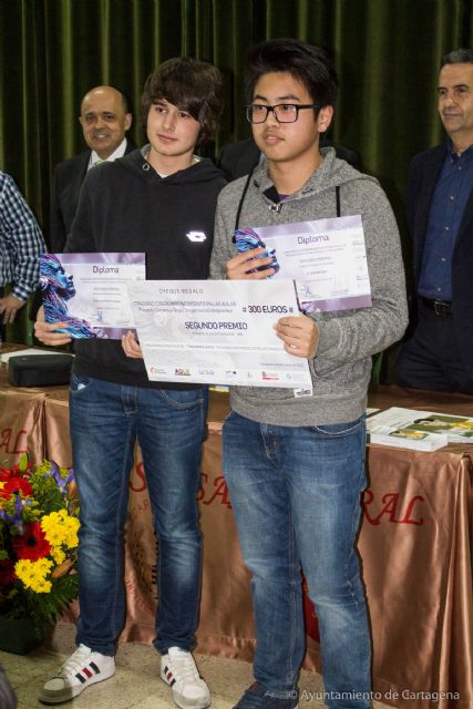 Los mejores Emprendedores del Mañana reciben sus premios.