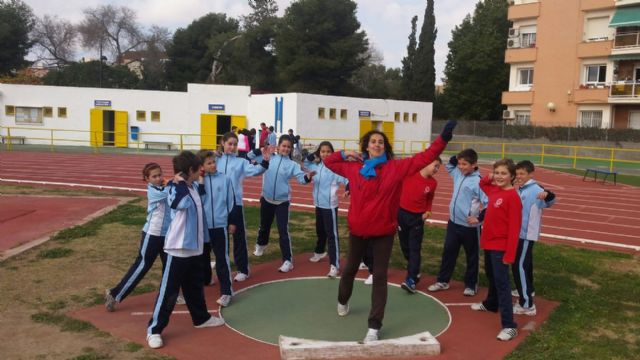 Turno de los alumnos del Sagrado Corazón para practicar Atletismo con el ADE
