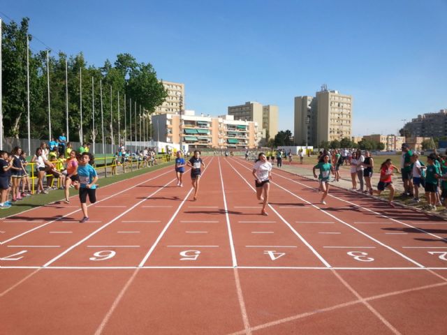 Cincuenta y dos equipos compiten en la Fase Municipal de Atletismo