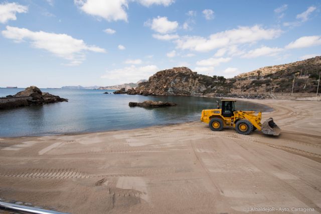 Más arena para Cala Cortina