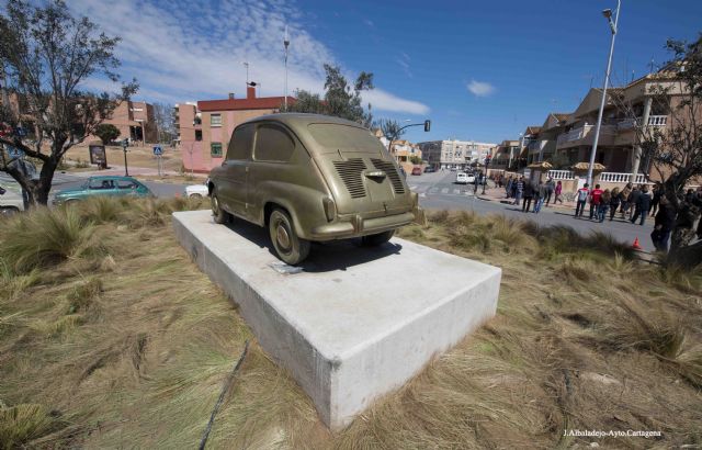Un Seat 600 protagoniza la entrada a Las Seiscientas
