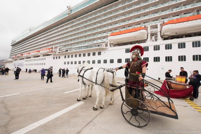 Britannia deja más de tres mil turistas en Cartagena