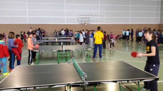 Tenis de mesa en la Semana Cultural del colegio Luis Vives de El Albujón