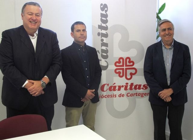 Fomento y la Cofradía de Pescadores de Cartagena promueven una subasta de pescado a beneficio de Cáritas Diocesana