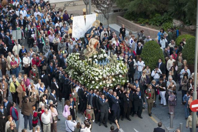 La alcaldesa invita en un bando participar en la procesión de la Virgen de la Caridad