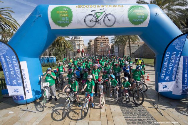 Cerca de tres mil personas se unieron al Día Mundial de la Bicicleta