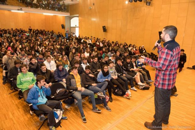 Comienzan las votaciones de los premios literarios Mandarache y Hache