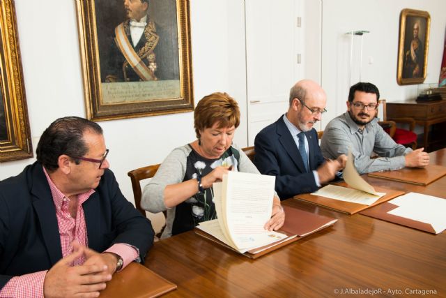 El Ayuntamiento y la UPCT firman un convenio para recuperar caminos rurales