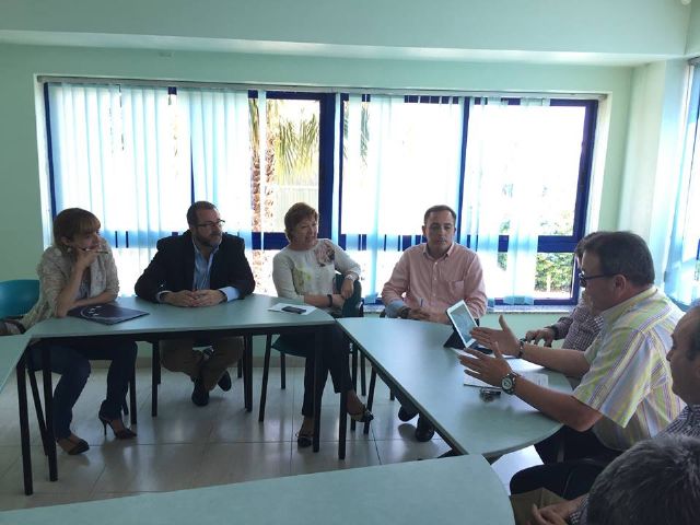 El PP propone a los taxistas cursos gratis de inglés y talleres sobre el patrimonio histórico y cultural