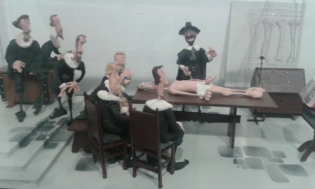 Visita de mayores a la Plasti-Historia de la Ciencia