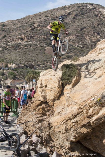Espectáculo sobre dos ruedas en Cala Cortina con la Copa de España de Trialbici