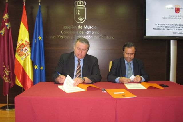 Fomento financia con 129.000 euros el bono universitario en el municipio de Cartagena