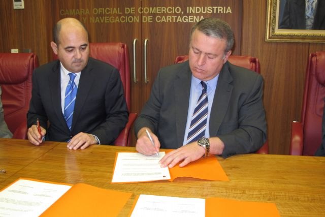 El consejero de Fomento anuncia que este año se celebrarán por primera vez en Cartagena los exámenes náuticos