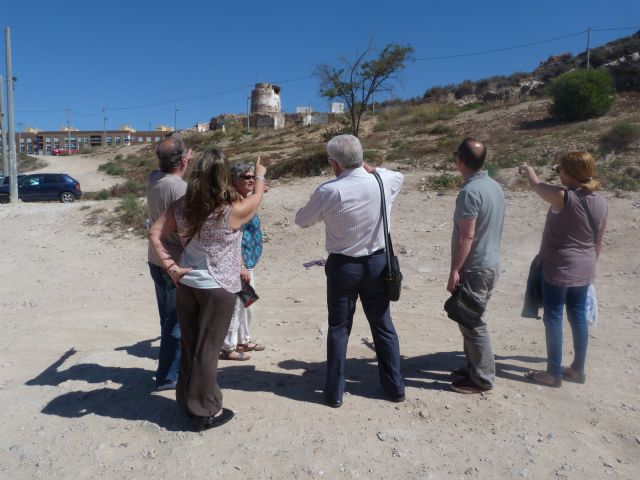 'La zona este del casco antiguo parece una zona de guerra' ha declarado el candidato de Ganar Cartagena tras un paseo por ella