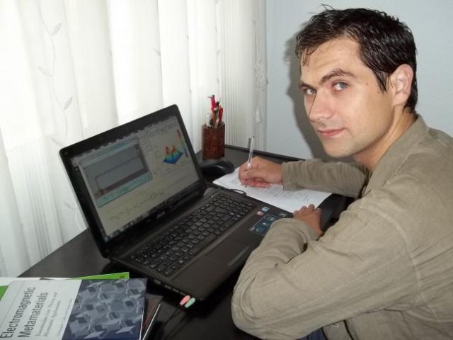 El congreso mundial sobre antenas premia a un exalumno de la UPCT por sus investigaciones sobre electromagnetismo