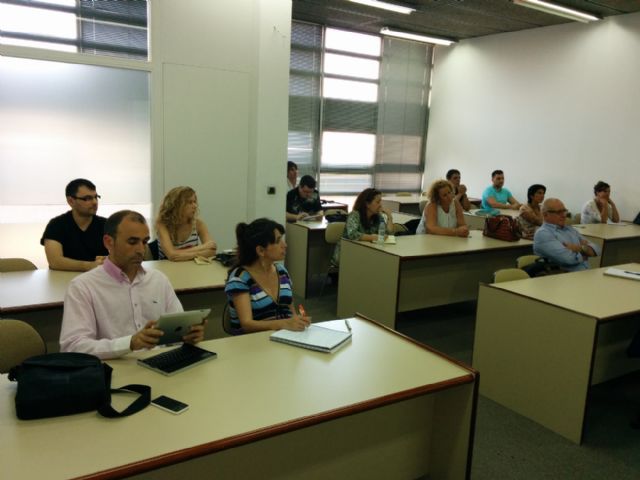 Emprendedores locales mejoran sus competencias empresariales con Aula Empresa