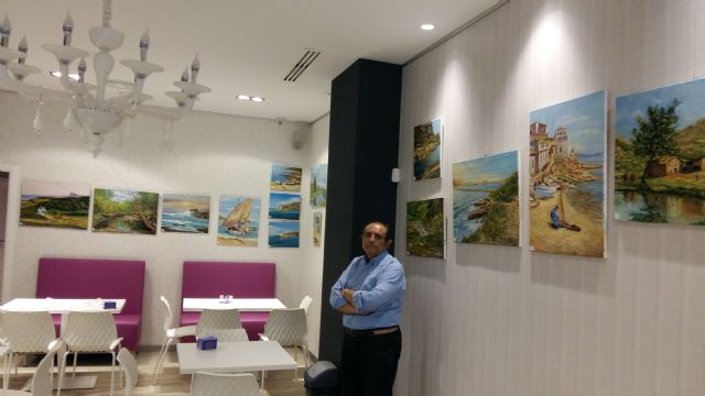 El artista local, José Luis Mercader Pretel, expone su nueva colección de cuadros por diferentes establecimientos hosteleros de la ciudad