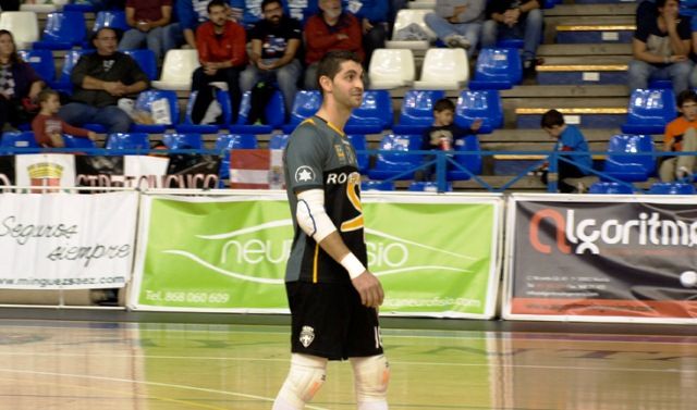 Raúl Jerez acepta la oferta de renovación de Plásticos Romero Cartagena F.S.