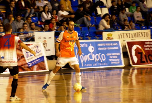 Enrique Cánovas cierra su renovación con Plásticos Romero Cartagena