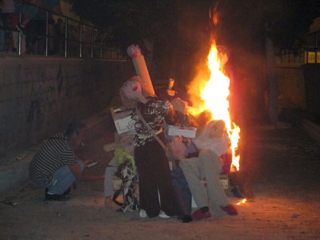 San Antón festejó la Noche de las Hogueras con actividades culturales