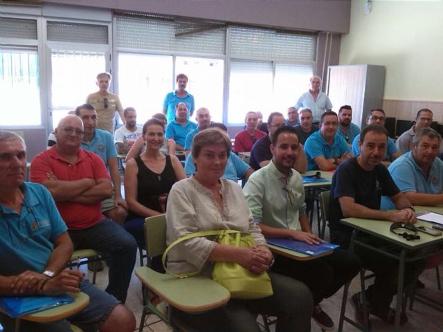 Más de medio centenar de conserjes escolares acuden al curso de reciclaje profesional