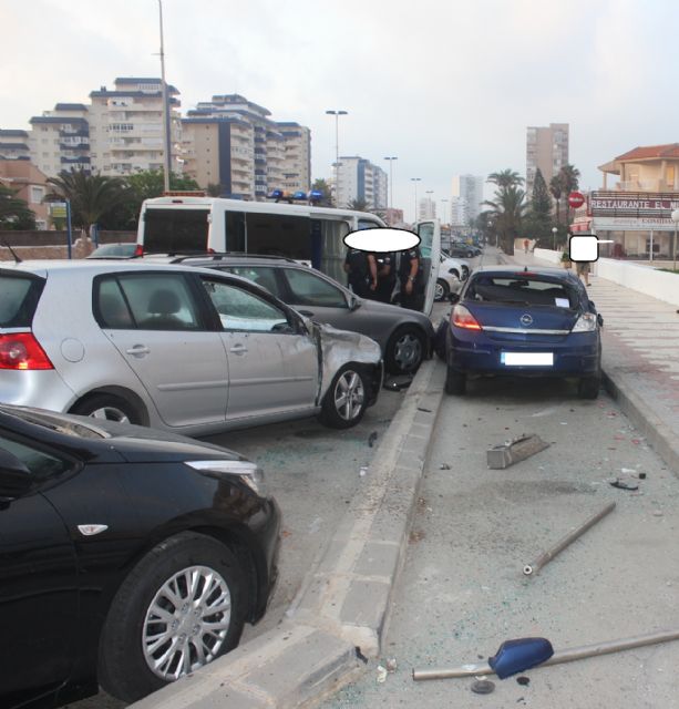 Detenido el conductor de un vehículo tras saltarse la mediana en la Gran Vía de La Manga