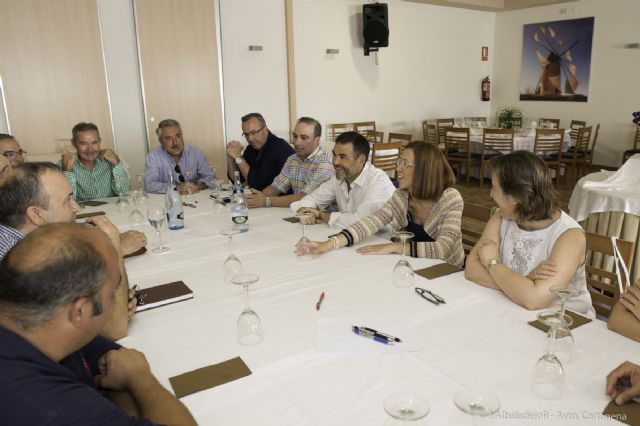 El alcalde y la vicealcaldesa escuchan las necesidades del Polígono Los Camachos