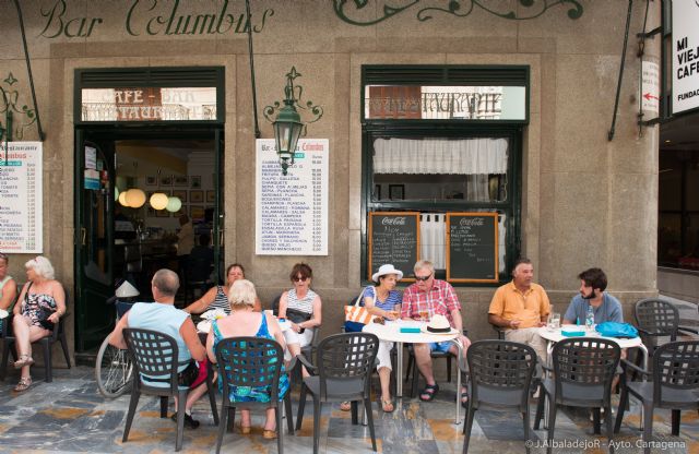 Más de tres mil turistas desembarcan en las calles de Cartagena