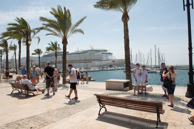 Más de tres mil quinientos turistas visitan la ciudad y sus comercios