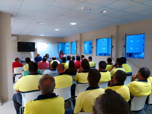 Castejón toma contacto con los empleados del IMSEL