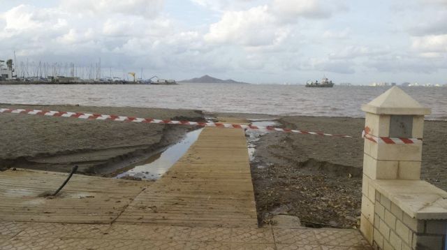 Consecuencias del temporal de lluvia que azota nuestro Litoral y Rambla de La Carrasquilla próxima a Los Nietos