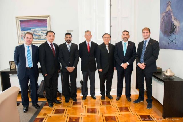 ITE, una entidad educativa y de formación de Singapur visita el Palacio Consistorial