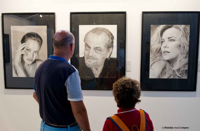 Retratos de Cine el Centro Cultural Ramón Alonso Luzzy