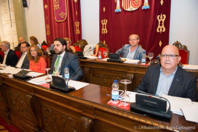 El pleno aprueba la llegada del AVE y el baipás del Reguerón