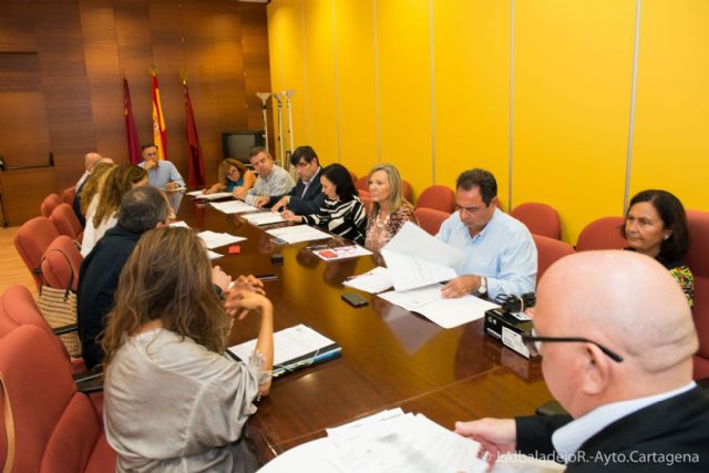 Luz verde a la bajada de tributos municipales