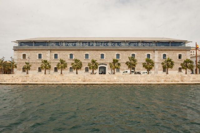 Una exposición fotográfica recorre la historia de la Escuela de Aprendices de Bazán
